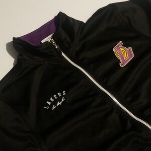 Lakers athletic zip up size youth XL fits men’s small too and women’s medium.